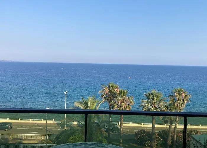 Front De Apartman
